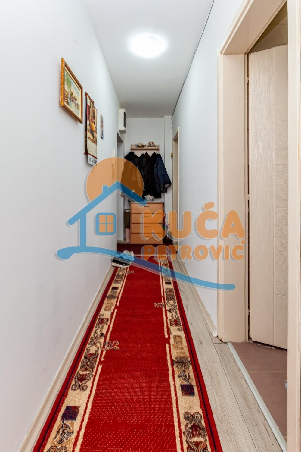 Slika 3 - Stan u zgradi, novogradnja, uknjižen, grejanje na struju, oglas ID p-015306