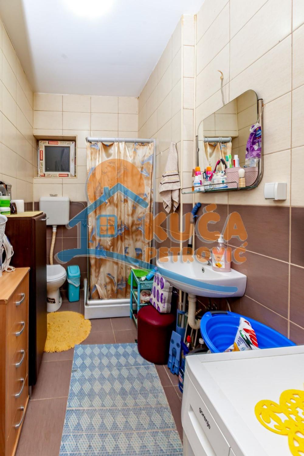 Slika 9 - Stan u zgradi, novogradnja, uknjižen, grejanje na struju, oglas ID p-015306