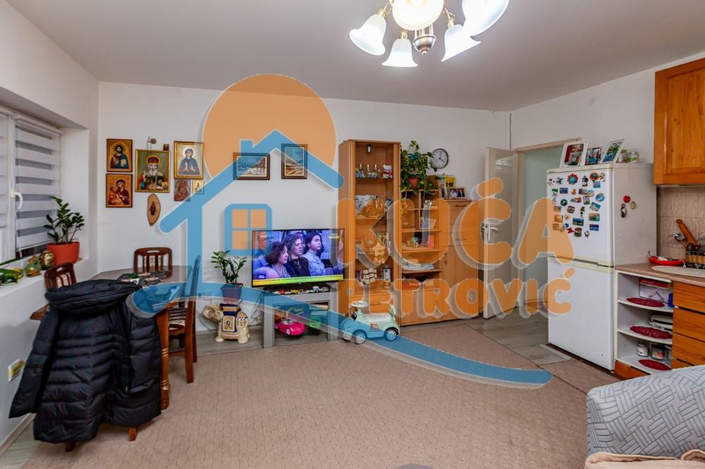 Slika 4 - Stan u zgradi, novogradnja, uknjižen, grejanje na struju, oglas ID p-015306