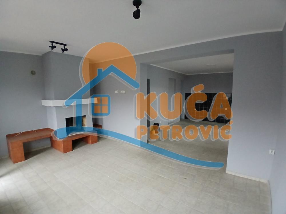 Glavna slika -Stan u zgradi, novogradnja, uknjižen, etažno grejanje, oglas ID p-015314