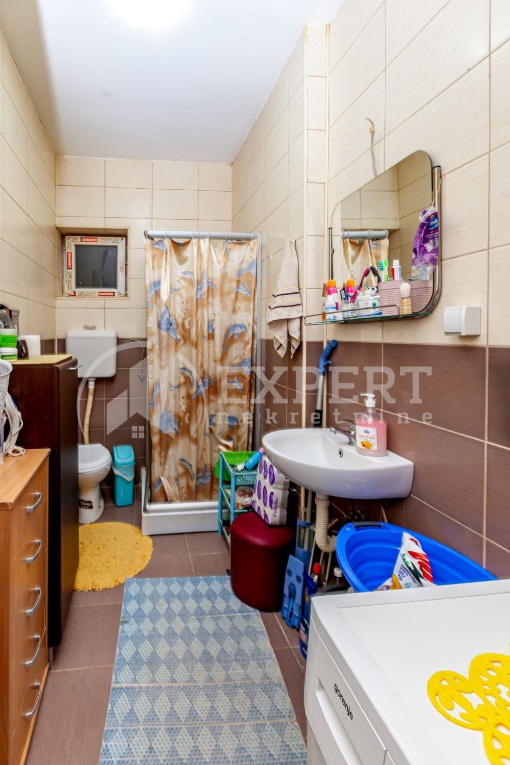 Slika 9 - Stan u zgradi, novogradnja, uknjižen, grejanje na struju, oglas ID p-015306