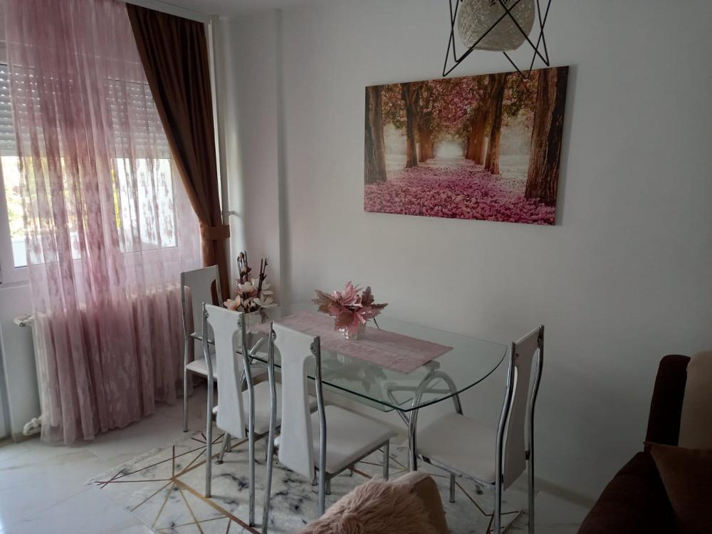 Glavna slika -50 m² plus dve terase od po oko 3.5 m²