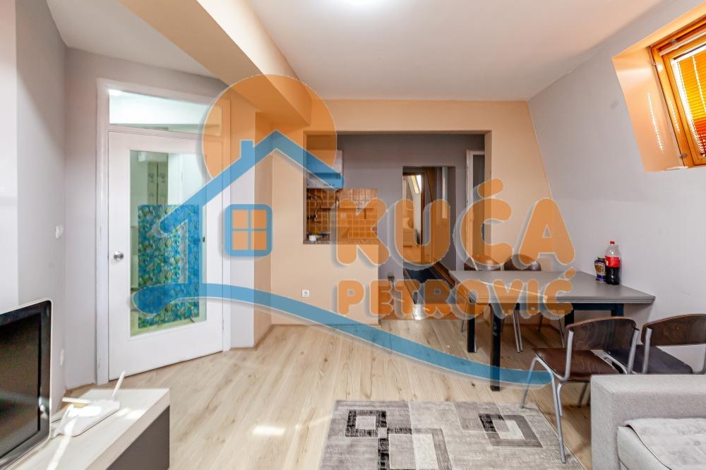 Glavna slika -Stan u zgradi, uknjižen, grejanje na struju, oglas ID p-015317