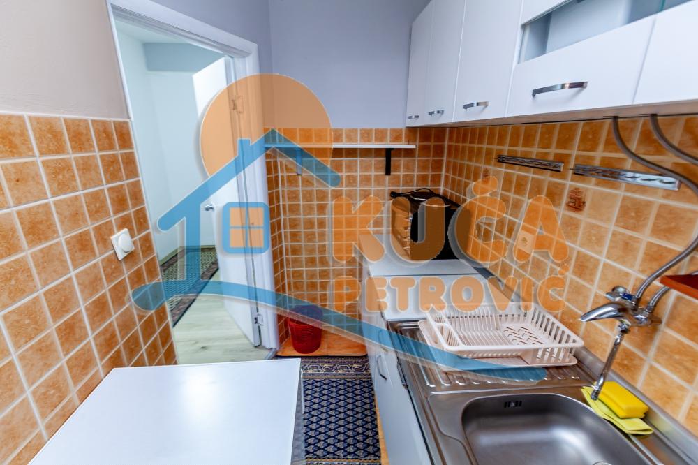 Slika 5 - Stan u zgradi, uknjižen, grejanje na struju, oglas ID p-015317