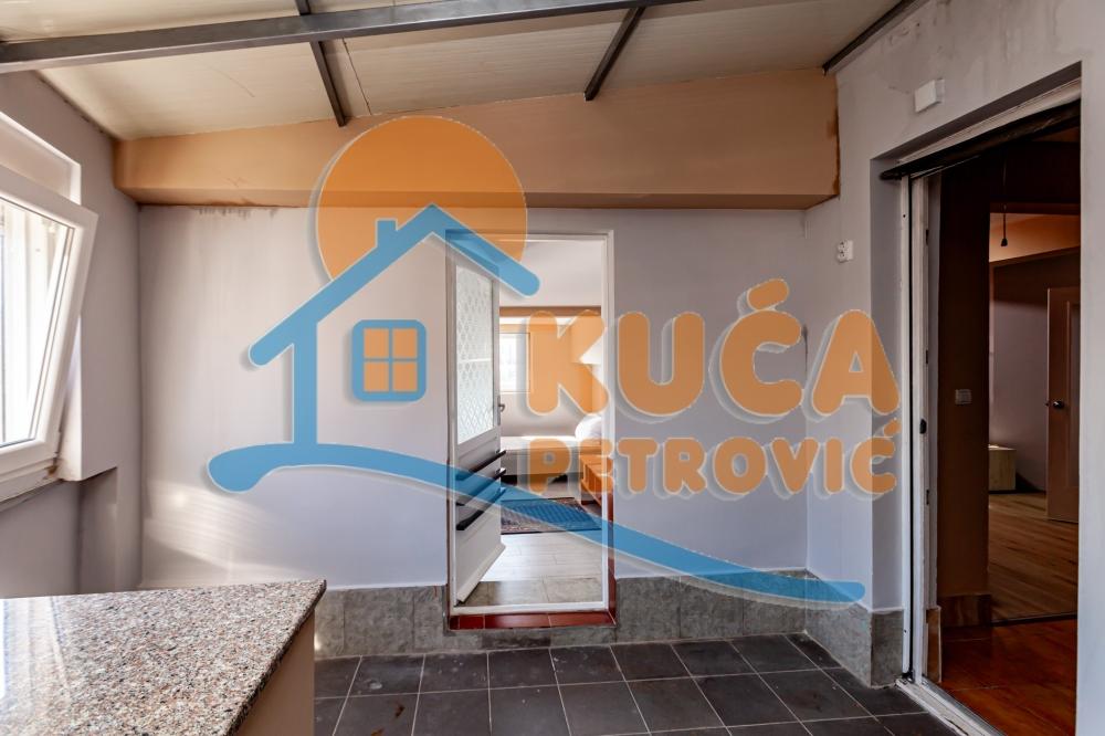 Slika 10 - Stan u zgradi, uknjižen, grejanje na struju, oglas ID p-015317