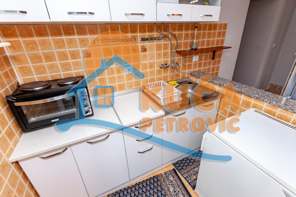 Slika 3 - Stan u zgradi, uknjižen, grejanje na struju, oglas ID p-015317