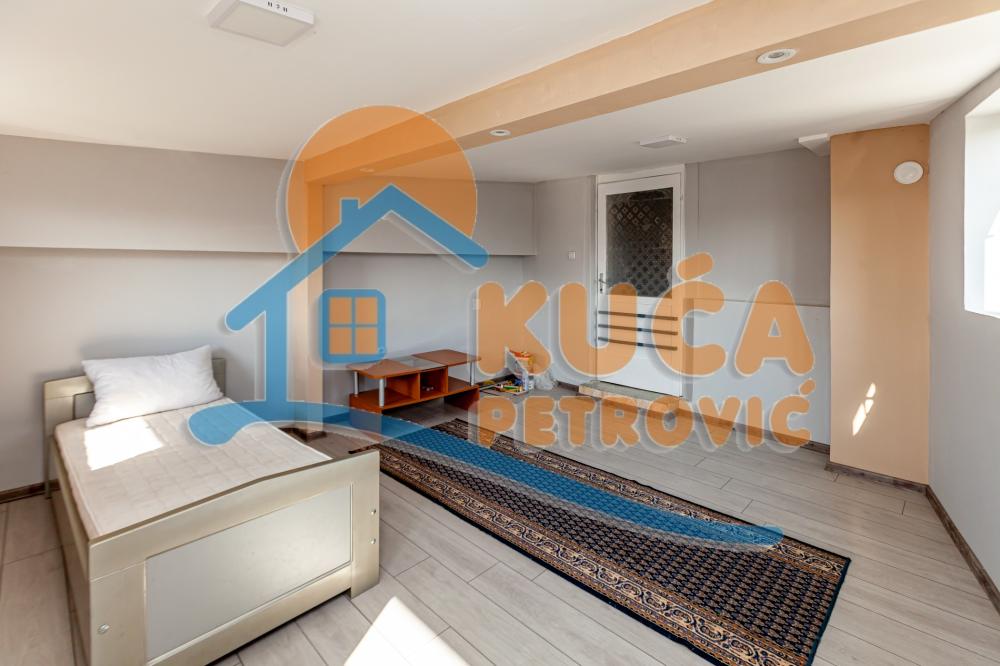 Slika 9 - Stan u zgradi, uknjižen, grejanje na struju, oglas ID p-015317