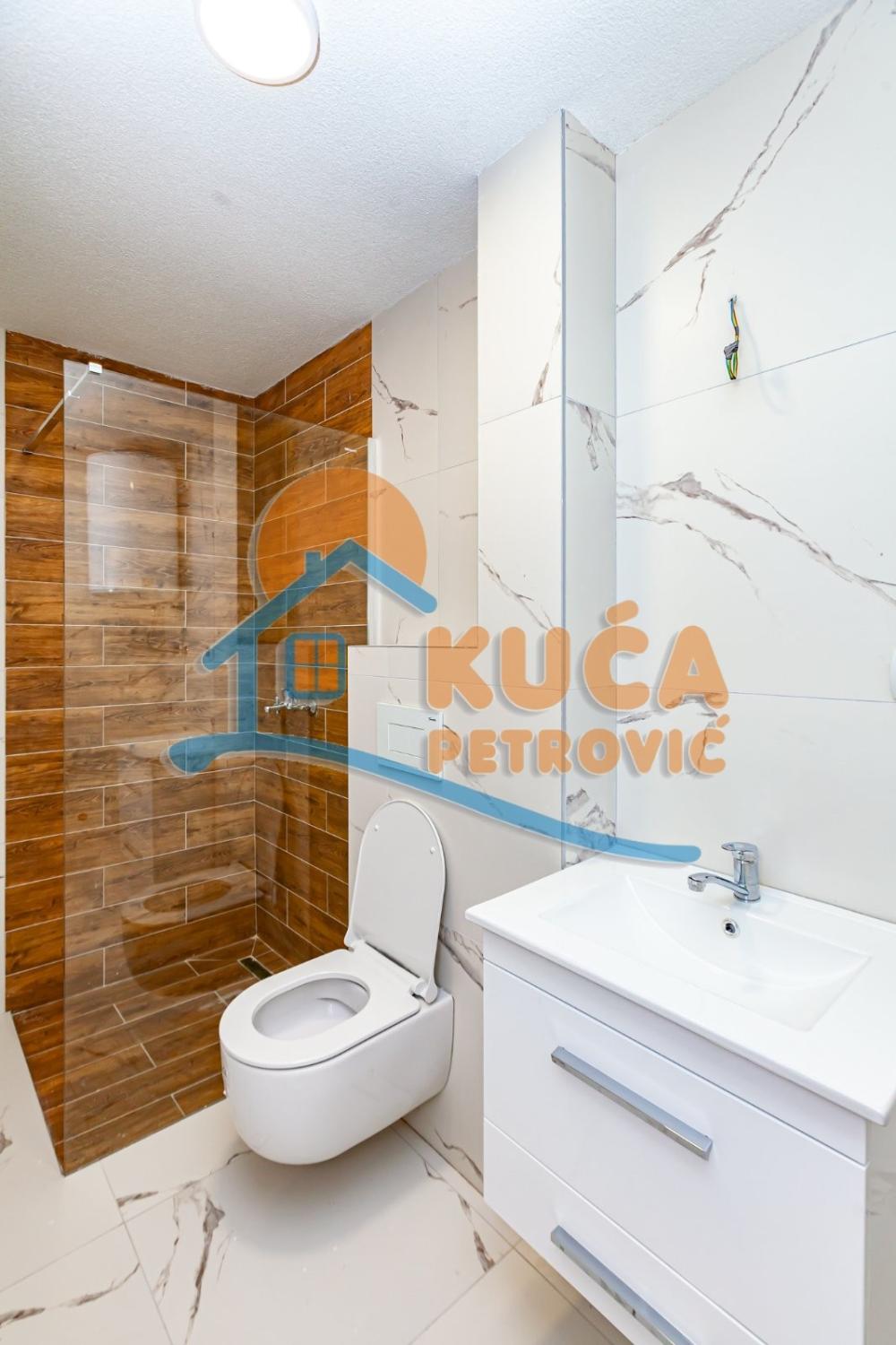 Slika 8 - Stan u zgradi, novogradnja, uknjižen, etažno grejanje, oglas ID p-015326