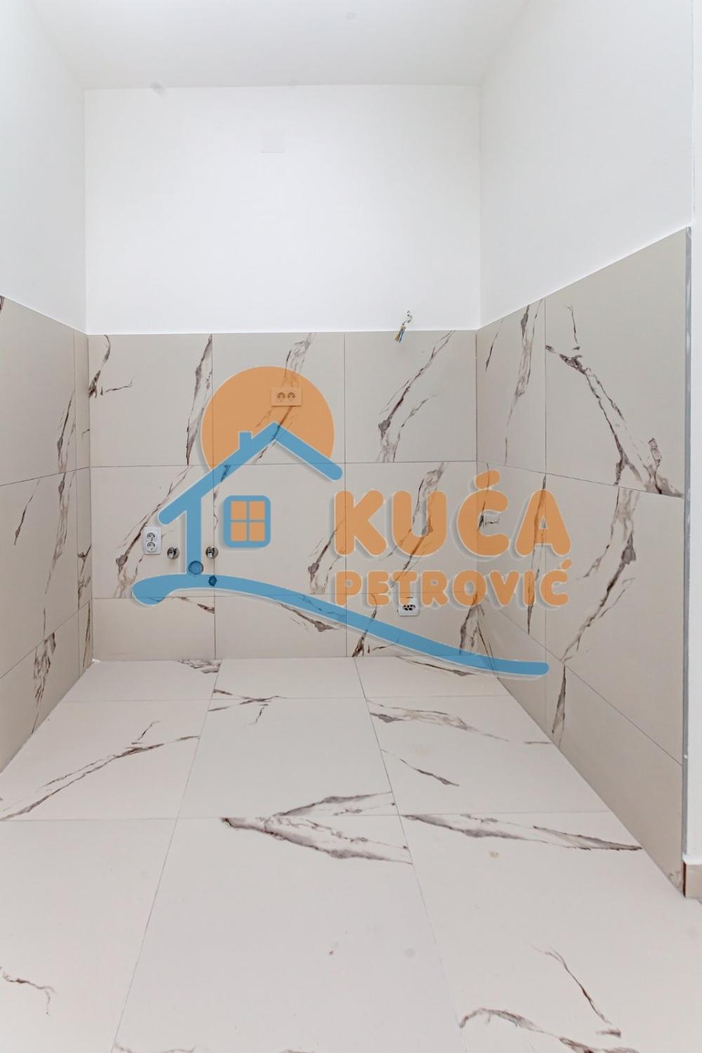 Slika 1 - Stan u zgradi, novogradnja, uknjižen, etažno grejanje, oglas ID p-015326