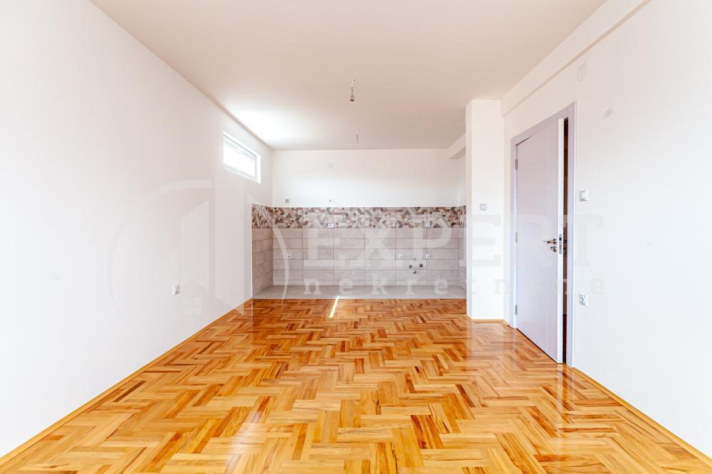 Glavna slika -Stan u zgradi, oglas ID p-08591