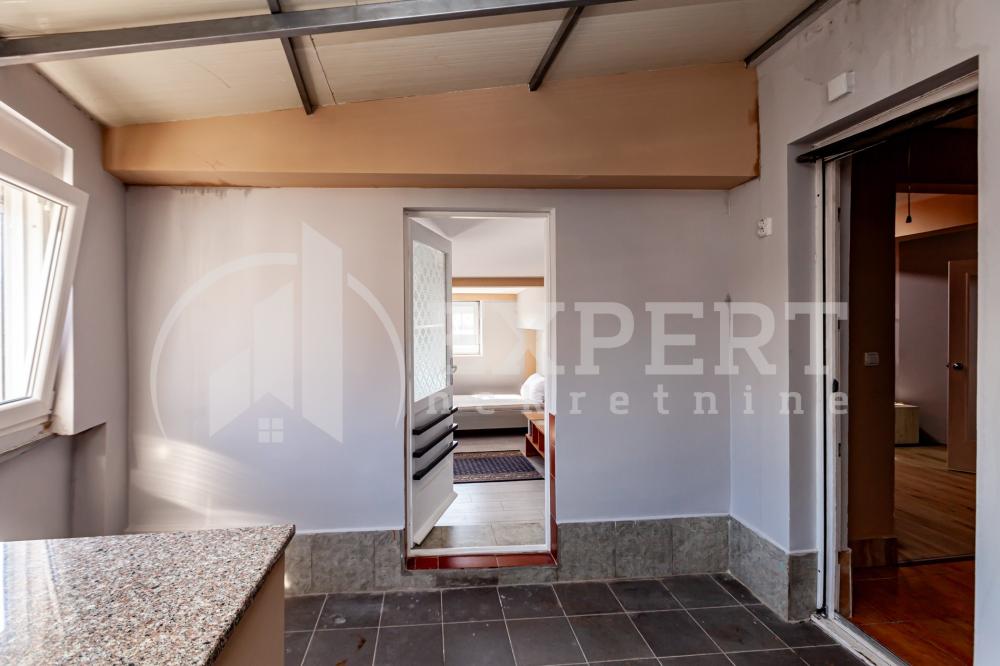 Slika 10 - Stan u zgradi, uknjižen, grejanje na struju, oglas ID p-015317