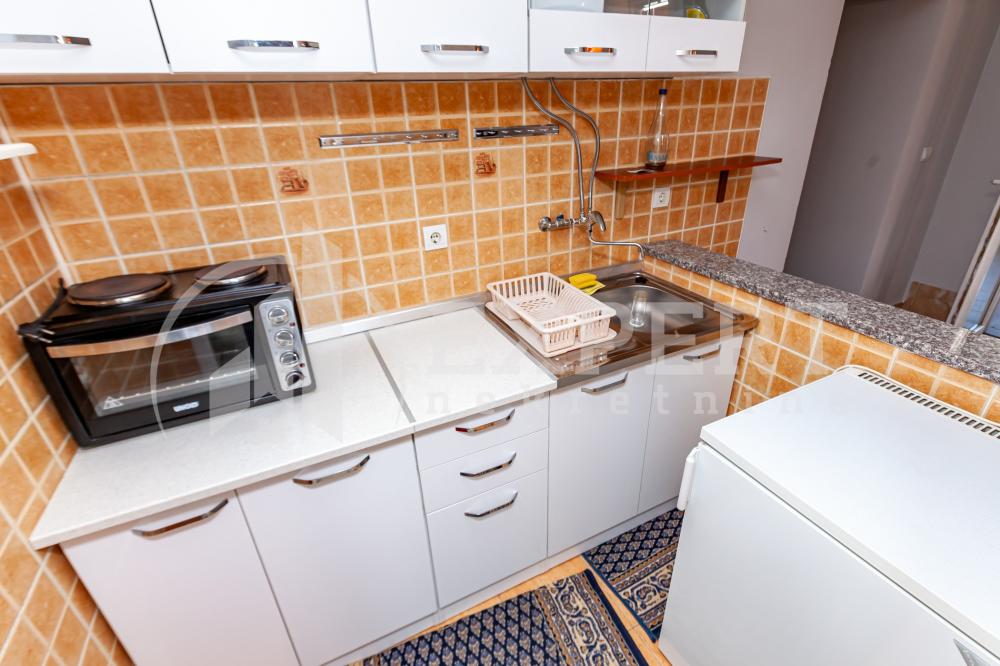 Slika 3 - Stan u zgradi, uknjižen, grejanje na struju, oglas ID p-015317