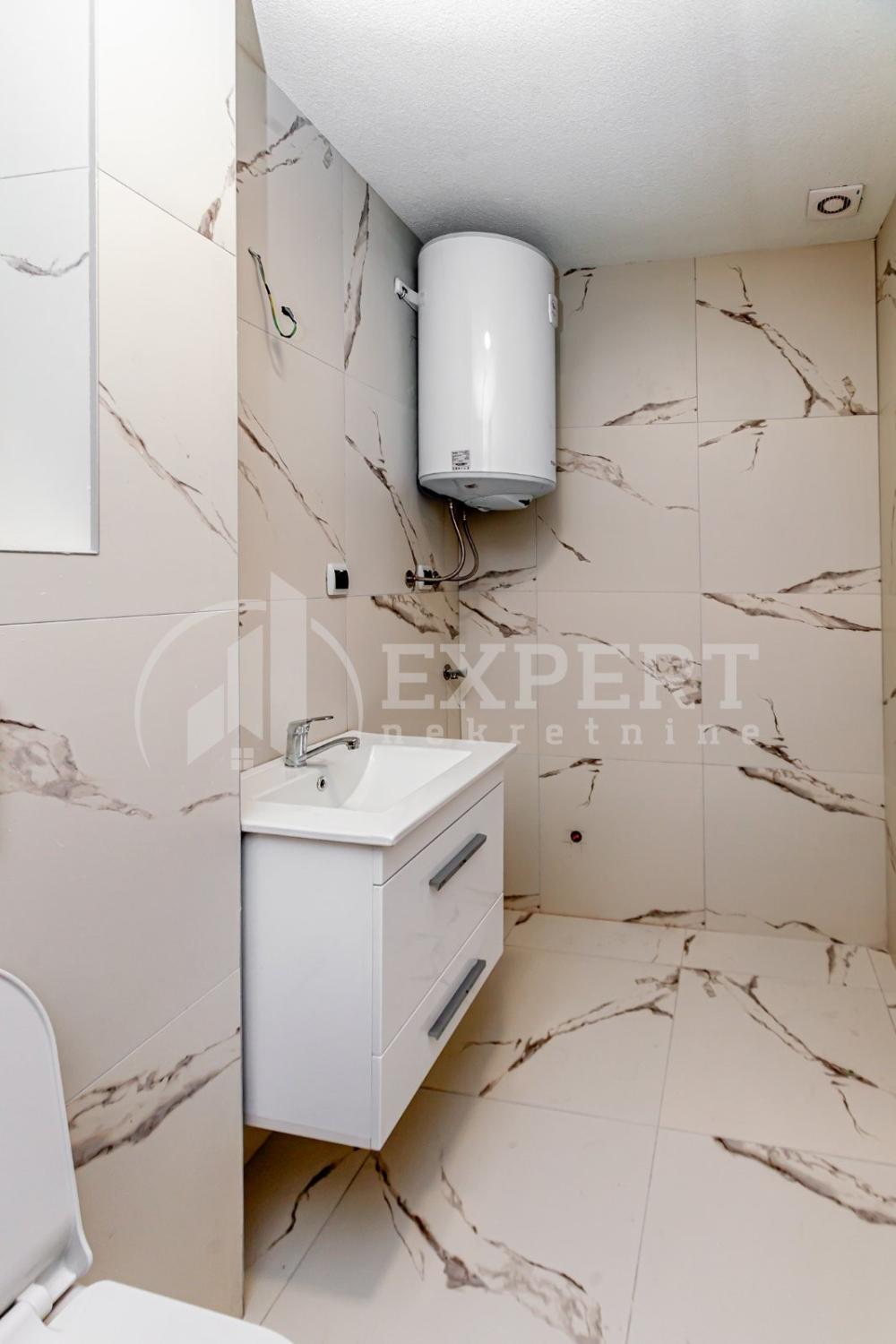 Slika 7 - Stan u zgradi, novogradnja, uknjižen, etažno grejanje, oglas ID p-015326