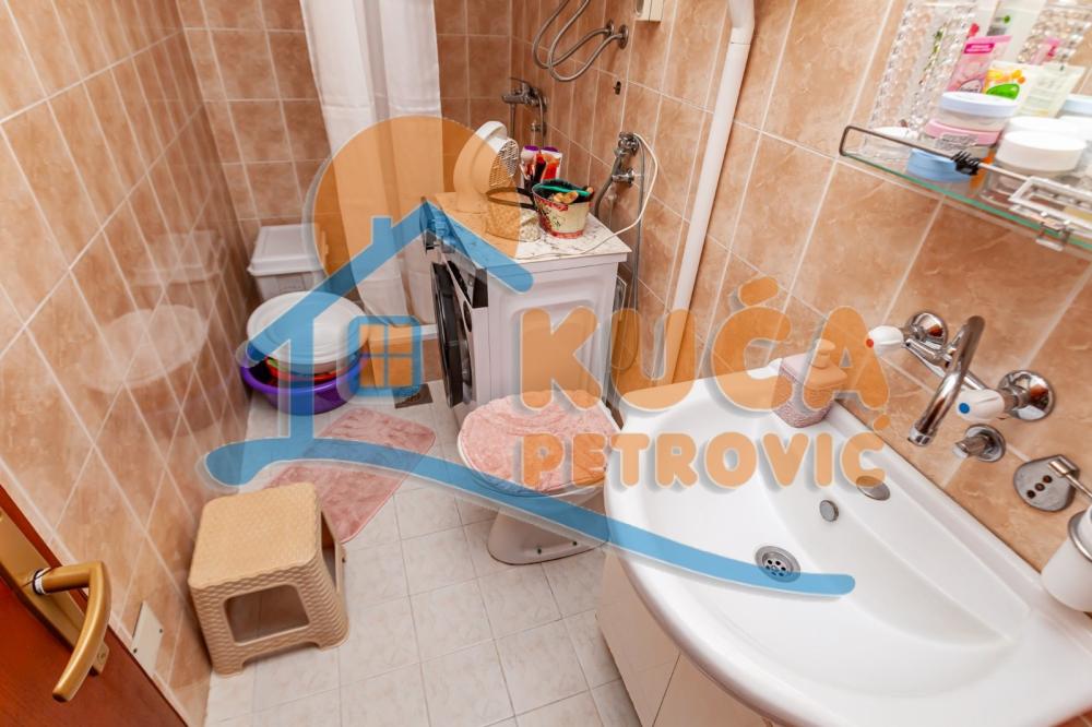 Slika 9 - Stan u zgradi, uknjižen, grejanje na struju, oglas ID p-015379