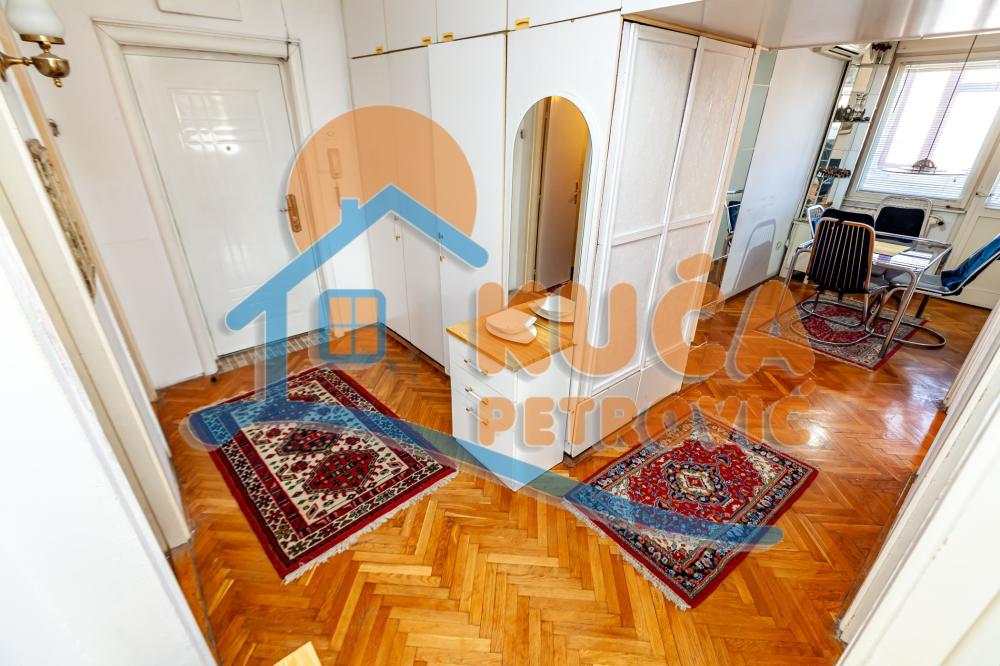 Slika 10 - Stan u zgradi, uknjižen, centralno grejanje, oglas ID p-015377