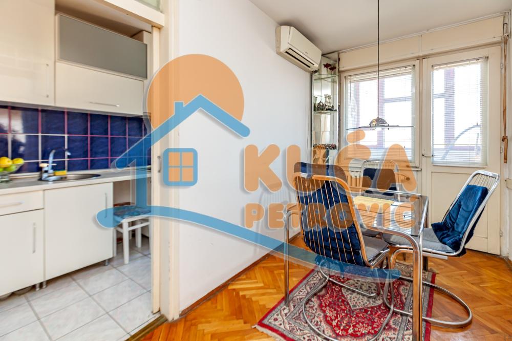 Slika 2 - Stan u zgradi, uknjižen, centralno grejanje, oglas ID p-015377