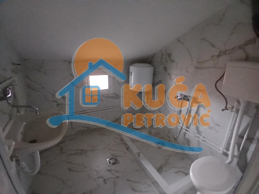 Slika 8 - Stan u zgradi, uknjižen, etažno grejanje, oglas ID p-015366