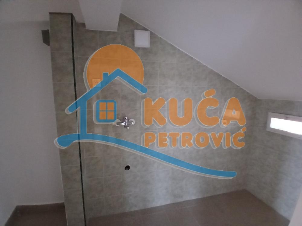 Slika 5 - Stan u zgradi, uknjižen, etažno grejanje, oglas ID p-015366