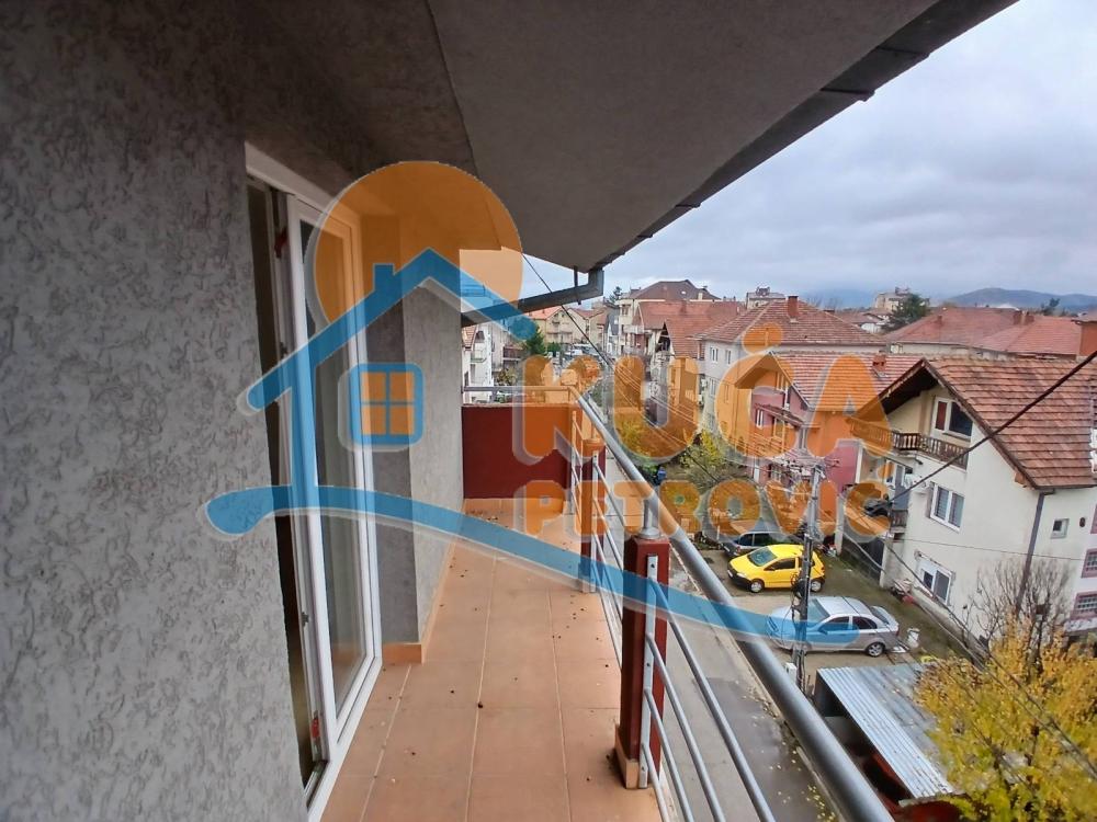 Slika 4 - Stan u zgradi, uknjižen, etažno grejanje, oglas ID p-015366