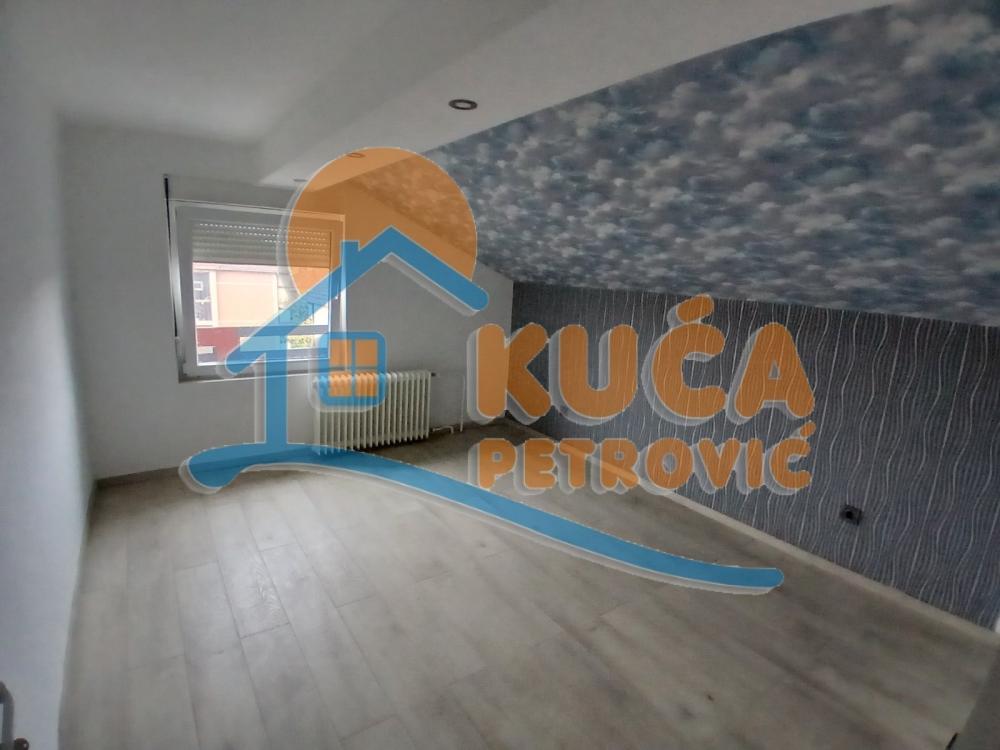 Slika 7 - Stan u zgradi, uknjižen, etažno grejanje, oglas ID p-015366