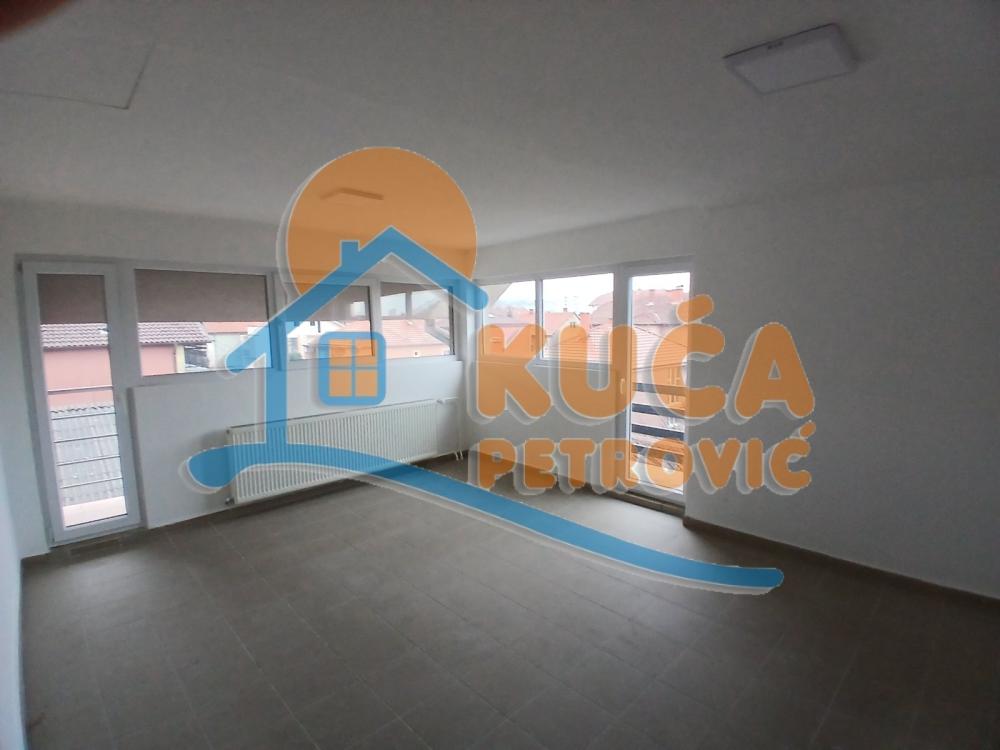 Slika 6 - Stan u zgradi, uknjižen, etažno grejanje, oglas ID p-015366