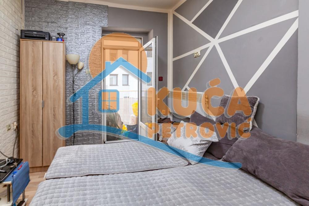 Slika 3 - Stan u zgradi, uknjižen, grejanje na struju, oglas ID p-015374