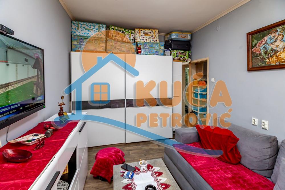 Slika 1 - Stan u zgradi, uknjižen, grejanje na struju, oglas ID p-015374