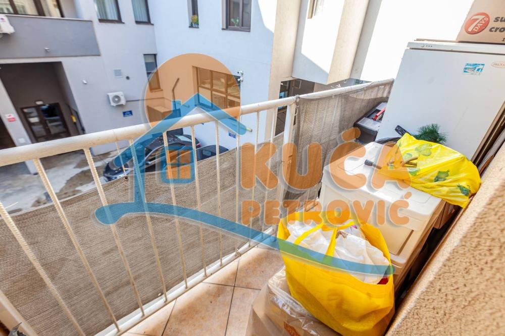 Slika 8 - Stan u zgradi, uknjižen, grejanje na struju, oglas ID p-015374