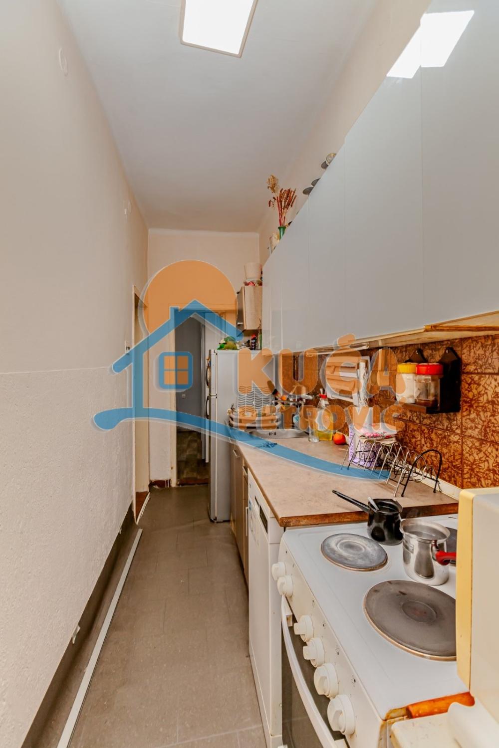 Slika 5 - Stan u zgradi, uknjižen, grejanje na struju, oglas ID p-015374