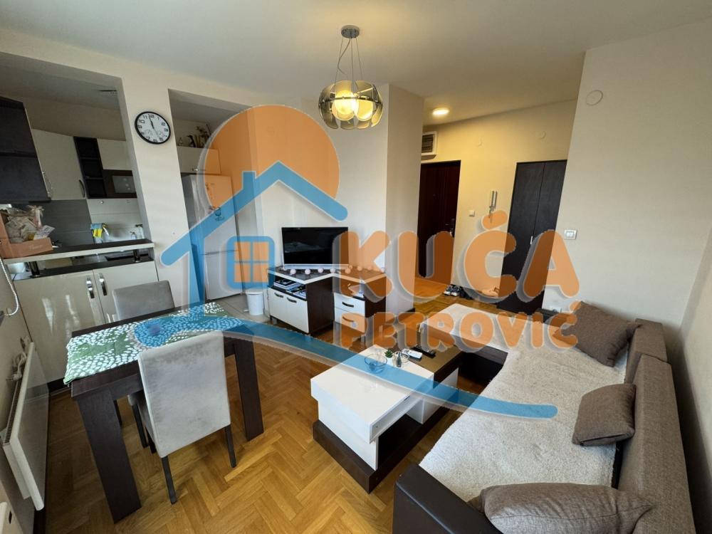 Glavna slika -Stan u zgradi, novogradnja, uknjižen, grejanje na struju, oglas ID p-015369