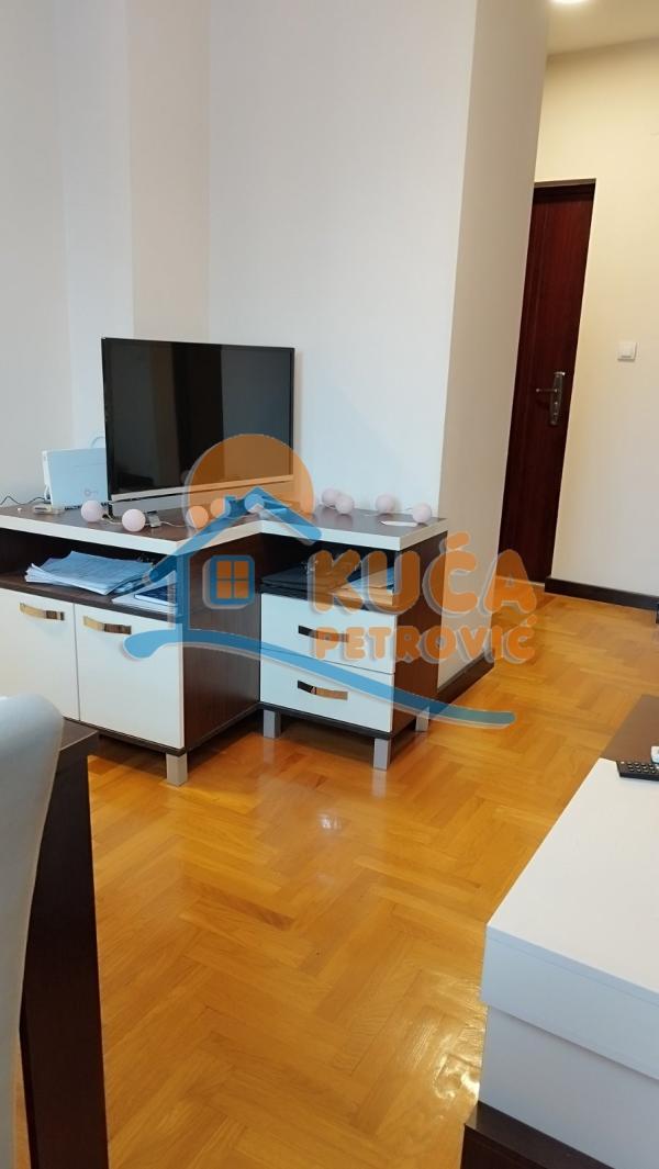 Slika 3 - Stan u zgradi, novogradnja, uknjižen, grejanje na struju, oglas ID p-015369