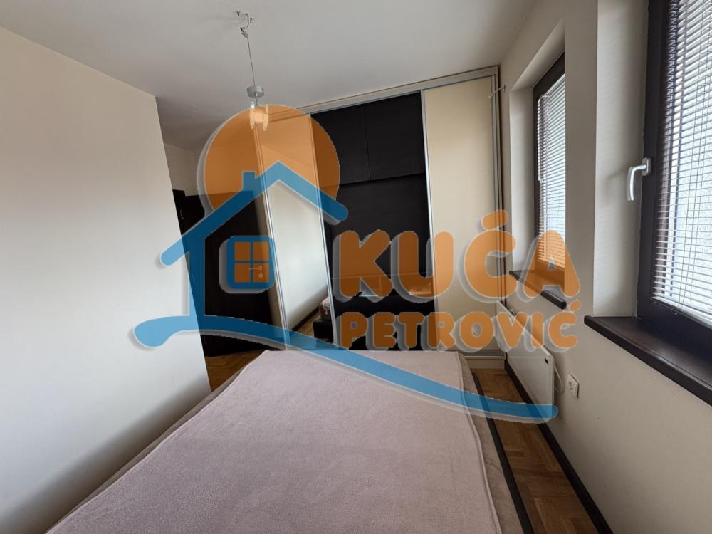 Slika 8 - Stan u zgradi, novogradnja, uknjižen, grejanje na struju, oglas ID p-015369