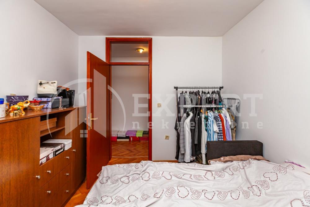 Slika 7 - Stan u zgradi, uknjižen, grejanje na struju, oglas ID p-015379