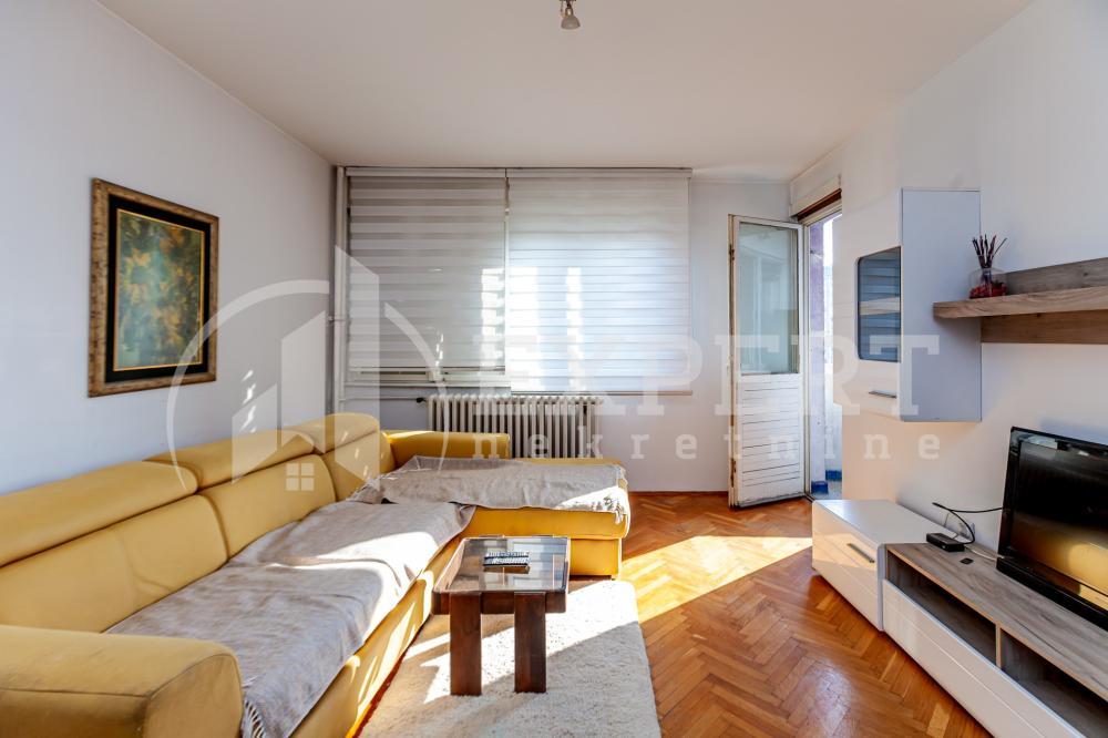 Glavna slika -Stan u zgradi, uknjižen, centralno grejanje, oglas ID p-015377