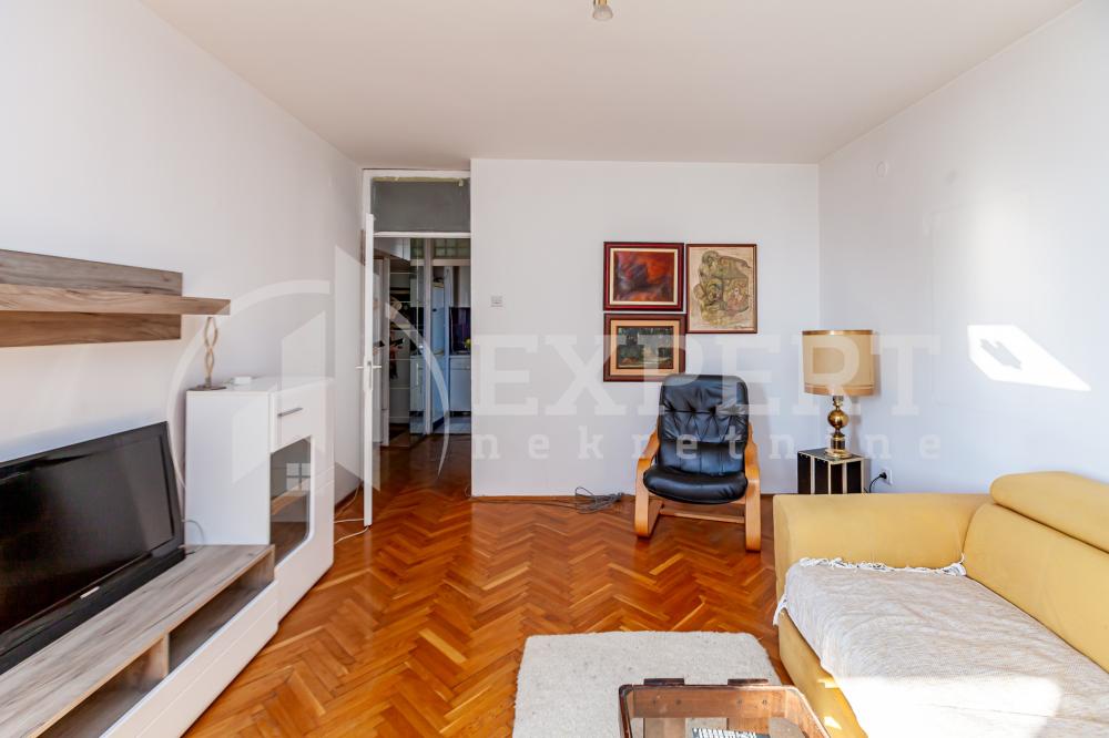 Slika 1 - Stan u zgradi, uknjižen, centralno grejanje, oglas ID p-015377