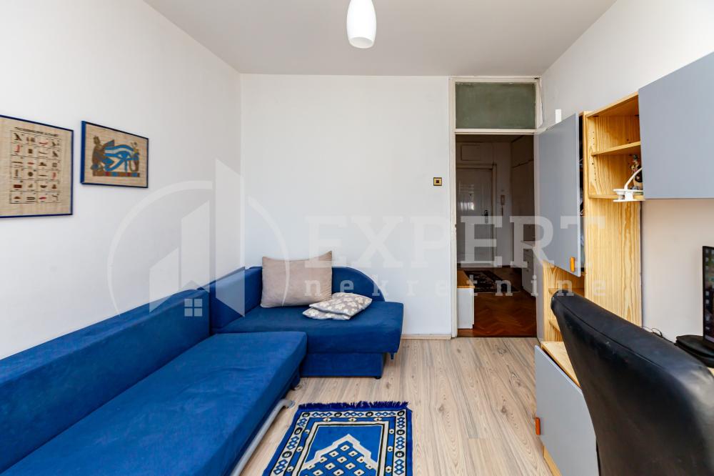 Slika 7 - Stan u zgradi, uknjižen, centralno grejanje, oglas ID p-015377