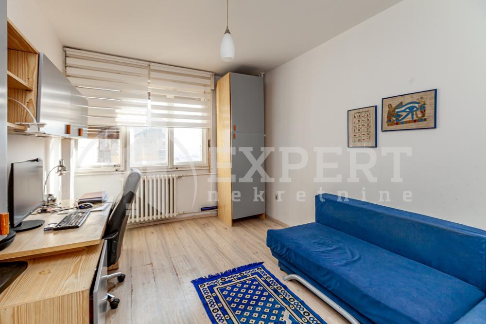 Slika 6 - Stan u zgradi, uknjižen, centralno grejanje, oglas ID p-015377