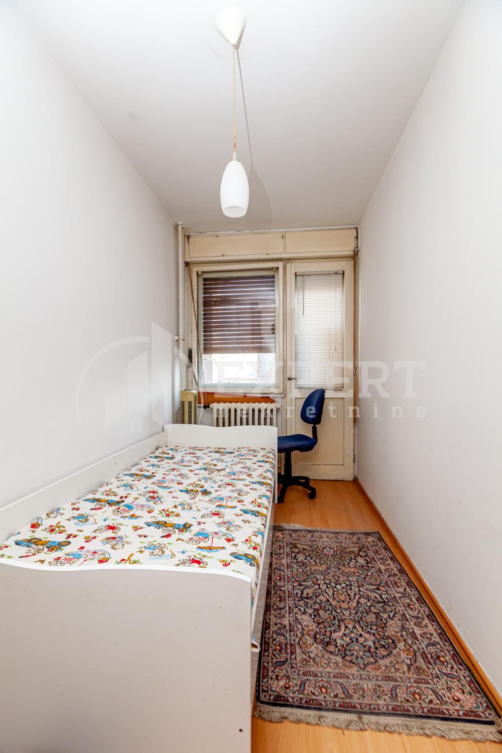 Slika 9 - Stan u zgradi, uknjižen, centralno grejanje, oglas ID p-015377