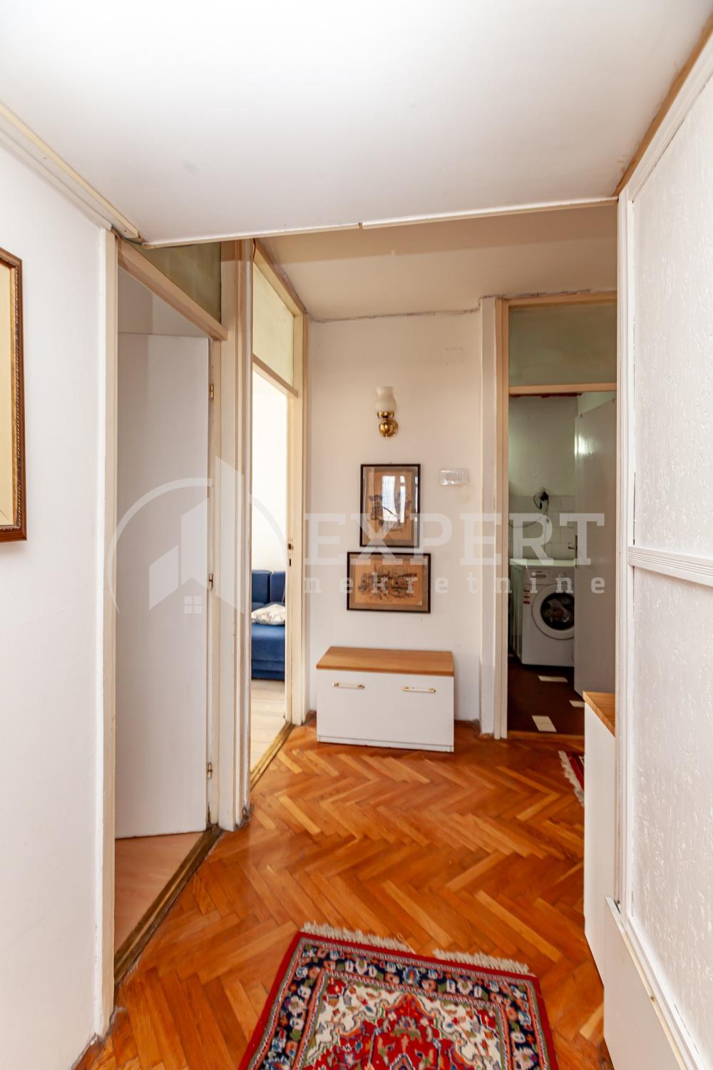 Slika 11 - Stan u zgradi, uknjižen, centralno grejanje, oglas ID p-015377