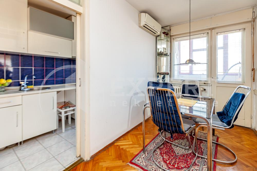 Slika 2 - Stan u zgradi, uknjižen, centralno grejanje, oglas ID p-015377