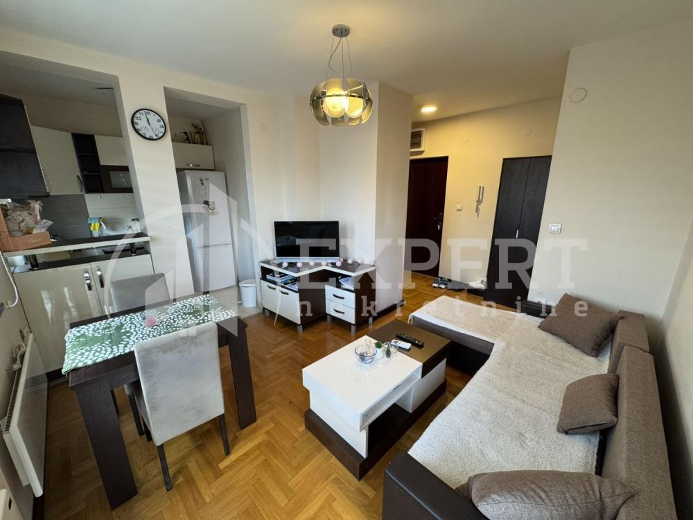 Glavna slika -Stan u zgradi, novogradnja, uknjižen, grejanje na struju, oglas ID p-015369