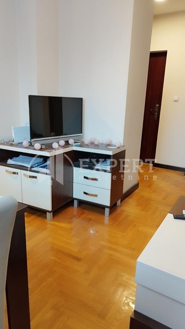 Slika 3 - Stan u zgradi, novogradnja, uknjižen, grejanje na struju, oglas ID p-015369