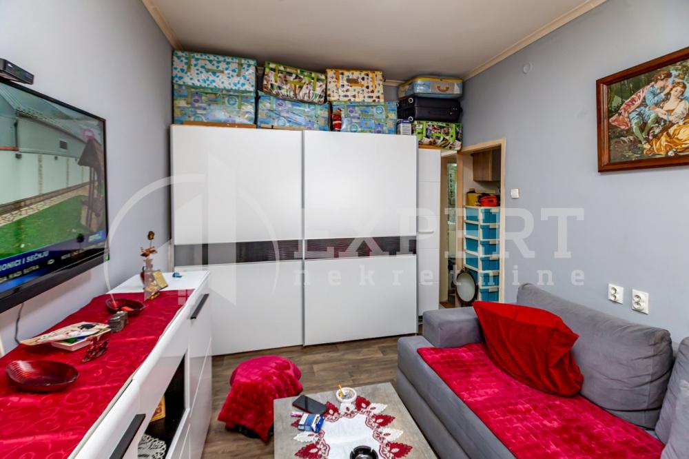 Slika 1 - Stan u zgradi, uknjižen, grejanje na struju, oglas ID p-015374