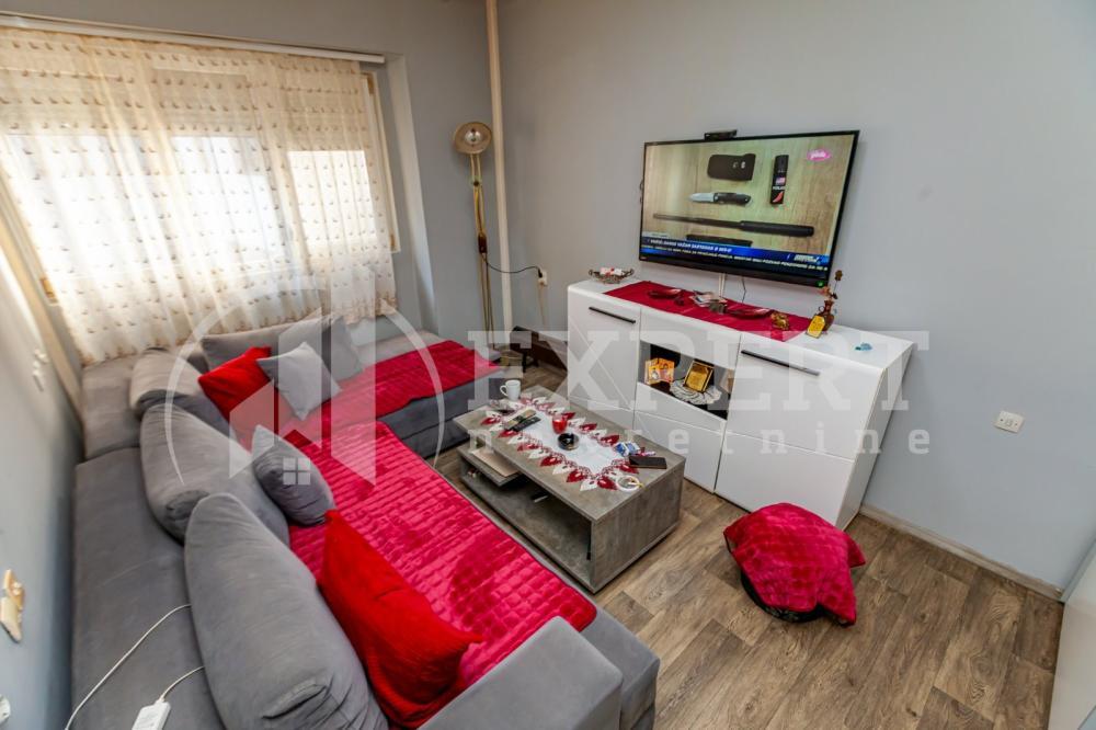 Glavna slika -Stan u zgradi, uknjižen, grejanje na struju, oglas ID p-015374