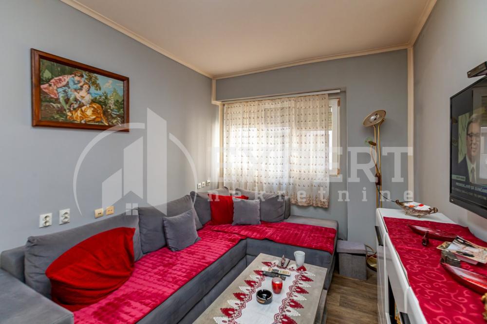 Slika 2 - Stan u zgradi, uknjižen, grejanje na struju, oglas ID p-015374