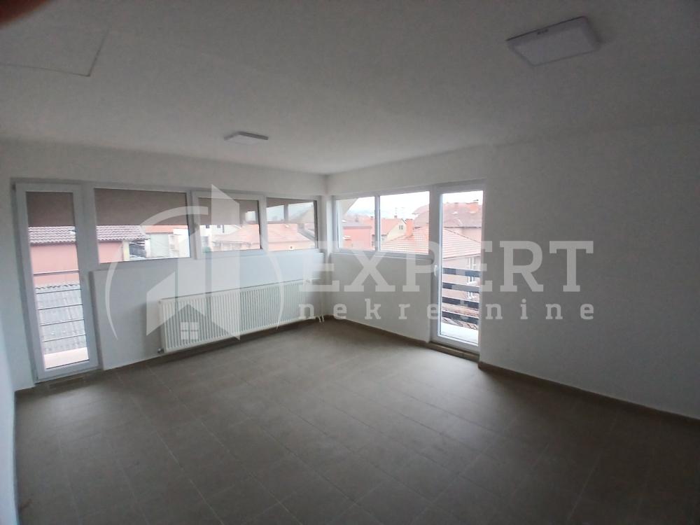 Slika 6 - Stan u zgradi, uknjižen, etažno grejanje, oglas ID p-015366