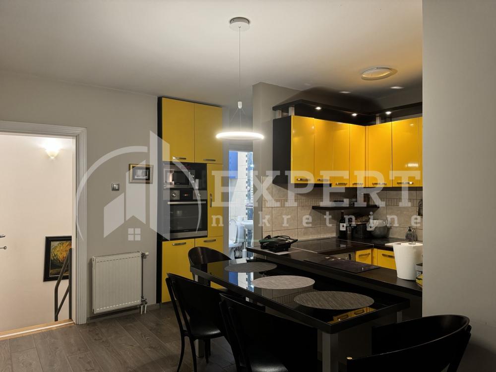 Slika 1 - Stan u zgradi, uknjižen, centralno grejanje, oglas ID p-014153