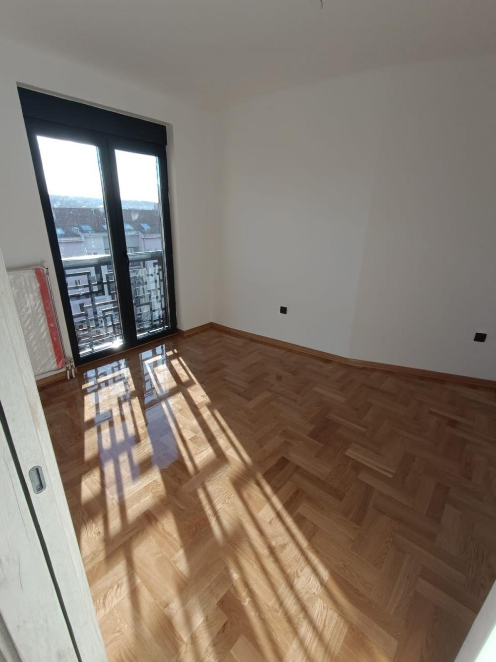 Glavna slika -Komforan stan u useljivoj zgradi u strogom centru