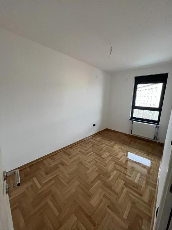 Slika 3 - Useljiva novogradnja u strogom centru Niša