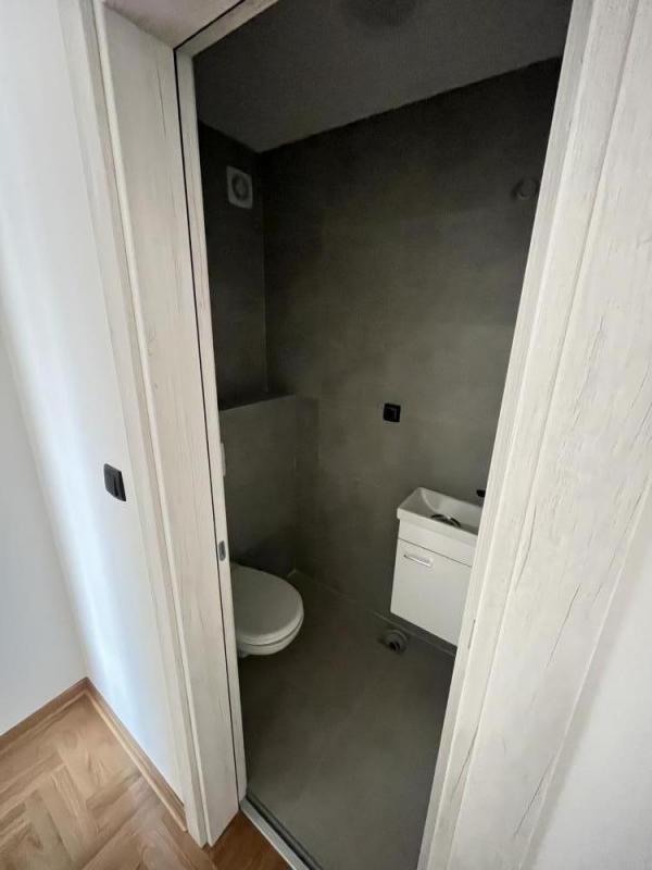 Slika 5 - Useljiva novogradnja u strogom centru Niša